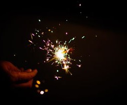 《王者荣耀》年度总决赛现场火爆，百万玩家观看在线直播，王者荣耀总决赛直播回放